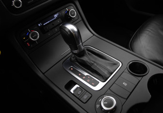 Подержанный автомобиль Volkswagen Touareg 2011 года (15 фото)