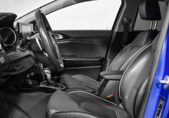 Подержанный автомобиль Kia Ceed Wagon 2022 года (11 фото)