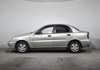 Подержанный автомобиль Chevrolet Lanos 2007 года (8 фото)