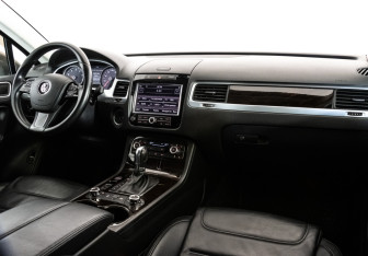 Подержанный автомобиль Volkswagen Touareg 2012 года (9 фото)