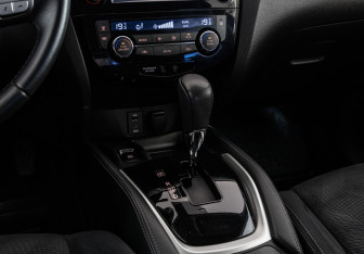 Подержанный автомобиль Nissan X-Trail 2016 года (12 фото)