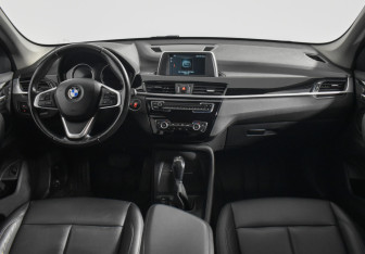 Подержанный автомобиль BMW X1 2018 года (13 фото)