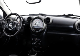 Подержанный автомобиль MINI Countryman 2011 года (9 фото)