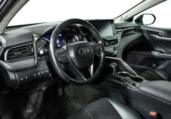 Подержанный автомобиль Toyota Camry Sedan 2021 года (11 фото)