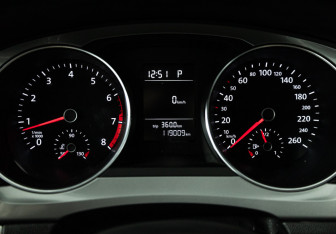 Подержанный автомобиль Volkswagen Jetta Sedan 2017 года (12 фото)