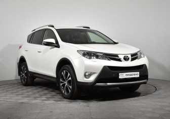 Подержанный автомобиль Toyota RAV4 2015 года (3 фото)