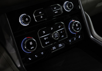 Подержанный автомобиль GMC Yukon 2022 года (31 фото)