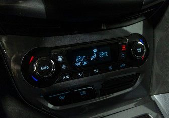 Подержанный автомобиль Ford Focus Hatchback 2014 года (16 фото)