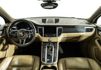 Подержанный автомобиль Porsche Macan 2017 года (13 фото)