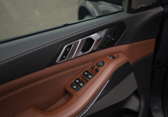 Подержанный автомобиль BMW X5 2020 года (25 фото)