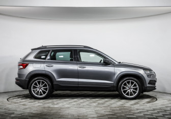 Подержанный автомобиль Skoda Karoq 2020 года (4 фото)
