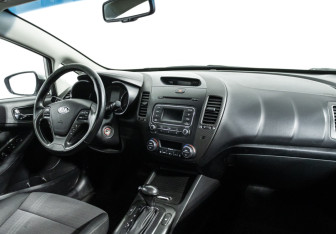 Подержанный автомобиль Kia Cerato Sedan 2013 года (9 фото)
