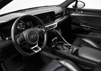 Подержанный автомобиль Kia K5 2021 года (9 фото)