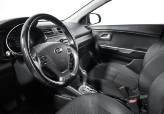 Подержанный автомобиль Kia Rio Sedan 2017 года (9 фото)