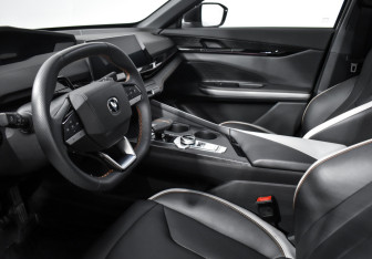 Подержанный автомобиль Changan UNI-V 2024 года (9 фото)
