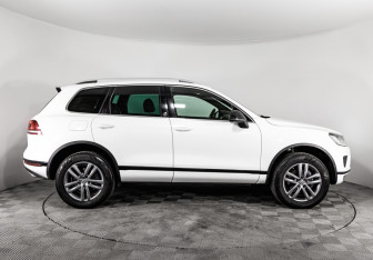 Подержанный автомобиль Volkswagen Touareg 2017 года (4 фото)
