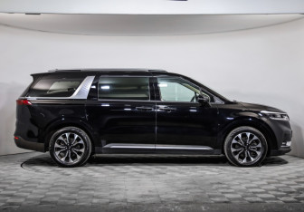 Подержанный автомобиль Kia Carnival 2021 года (4 фото)