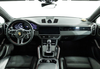 Подержанный автомобиль Porsche Cayenne 2021 года (13 фото)