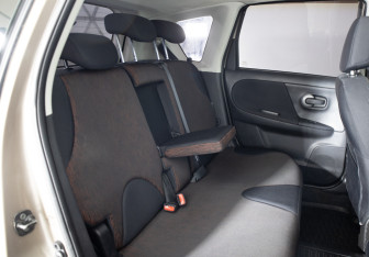 Подержанный автомобиль Nissan Note 2011 года (20 фото)