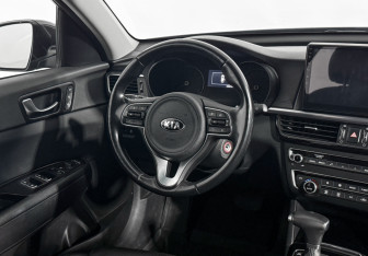 Подержанный автомобиль Kia Optima Sedan 2017 года (18 фото)