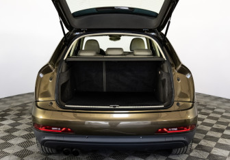 Подержанный автомобиль Audi Q3 2013 года (19 фото)