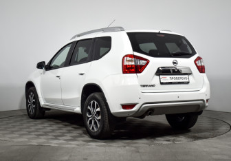 Подержанный автомобиль Nissan Terrano 2017 года (7 фото)
