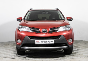 Подержанный автомобиль Toyota RAV4 2014 года (2 фото)