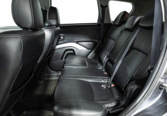 Подержанный автомобиль Mitsubishi Outlander 2012 года (10 фото)