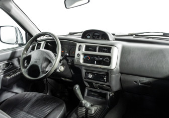 Подержанный автомобиль Mitsubishi L200 2005 года (9 фото)