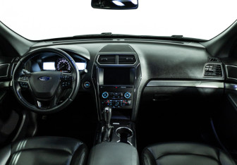 Подержанный автомобиль Ford Explorer 2019 года (13 фото)