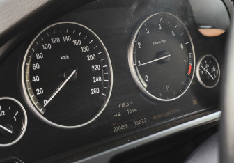 Подержанный автомобиль BMW X5 2014 года (19 фото)
