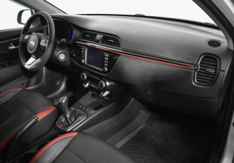 Подержанный автомобиль Kia Rio Hatchback 2019 года (12 фото)