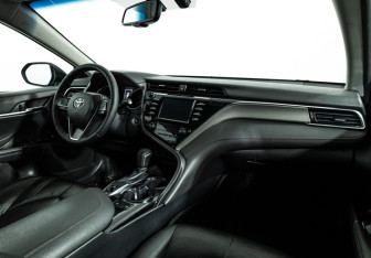 Подержанный автомобиль Toyota Camry Sedan 2018 года (9 фото)