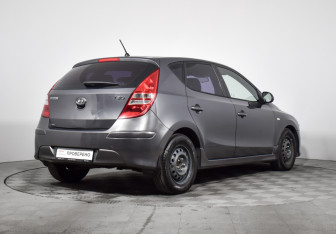 Подержанный автомобиль Hyundai i30 Hatchback 2011 года (5 фото)