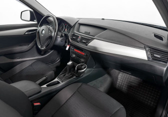 Подержанный автомобиль BMW X1 2014 года (13 фото)