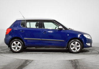 Подержанный автомобиль Skoda Fabia Hatchback 2011 года (4 фото)
