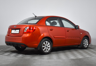 Подержанный автомобиль Kia Rio Sedan 2010 года (5 фото)