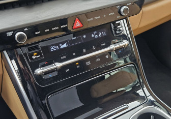 Подержанный автомобиль Kia Carnival 2020 года (21 фото)