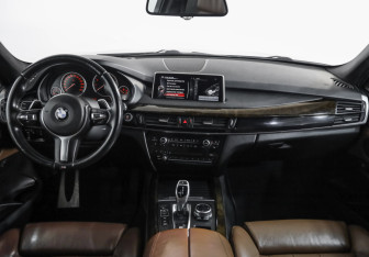 Подержанный автомобиль BMW X5 2013 года (10 фото)