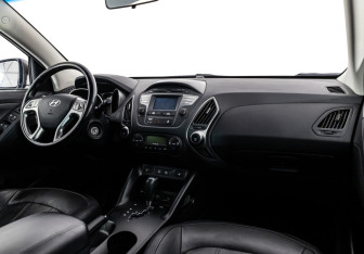 Подержанный автомобиль Hyundai ix35 2015 года (9 фото)