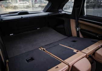 Подержанный автомобиль Porsche Cayenne 2011 года (36 фото)