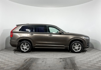 Подержанный автомобиль Volvo XC90 2015 года (4 фото)