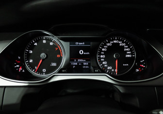 Подержанный автомобиль Audi A4 Sedan 2013 года (12 фото)