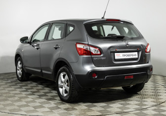 Подержанный автомобиль Nissan Qashqai 2012 года (7 фото)