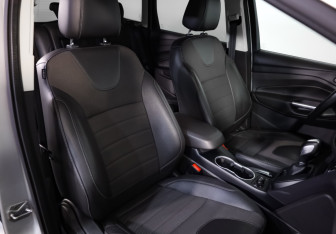 Подержанный автомобиль Ford Kuga 2016 года (20 фото)