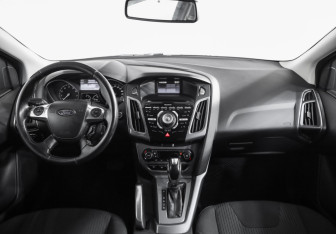 Подержанный автомобиль Ford Focus Hatchback 2012 года (10 фото)