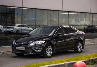 Подержанный автомобиль Ford Mondeo Sedan 2014 года (3 фото)