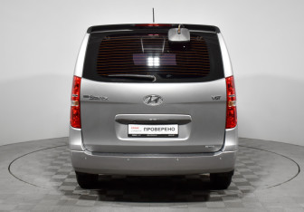 Подержанный автомобиль Hyundai Grand Starex 2017 года (6 фото)