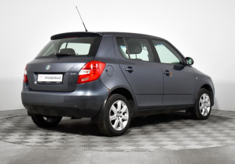 Подержанный автомобиль Skoda Fabia Hatchback 2011 года (5 фото)