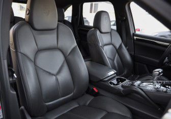 Подержанный автомобиль Porsche Cayenne 2015 года (24 фото)